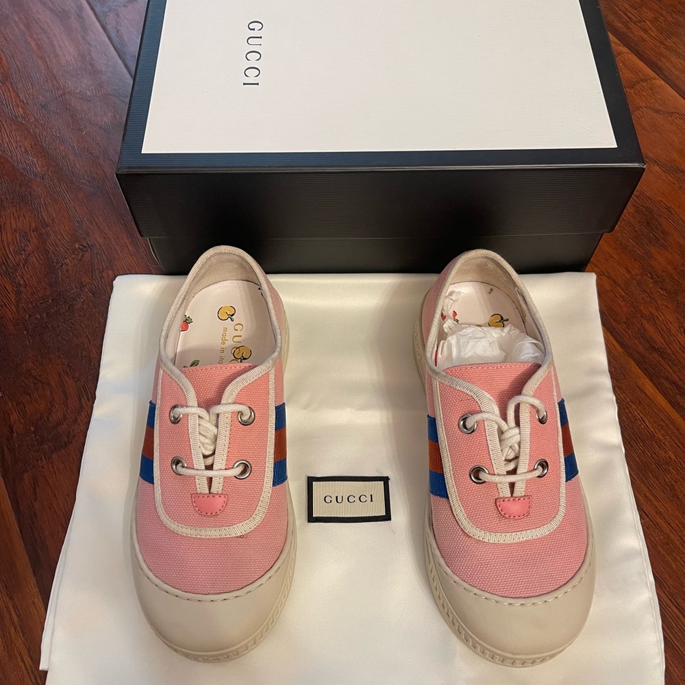 Girl gucci sneakers
